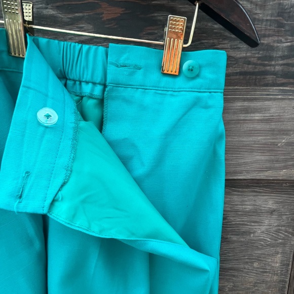 Lucia Vintage 90s Front-Pleated High-Waisted Shorts, Turquoise | 12 - Picture 5 of 8